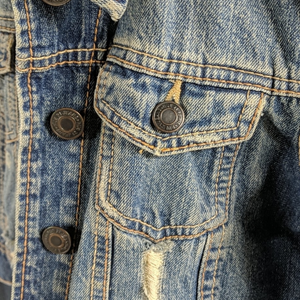 Distressed Cropped Denim Jacket - Picture 3 of 5